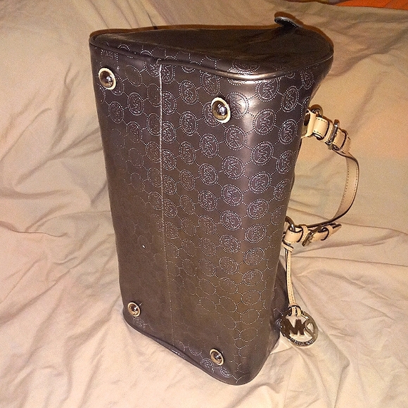 Huge Michael Kors Silver Metallic Speedy Duffel type bag must see - Picture 4 of 7